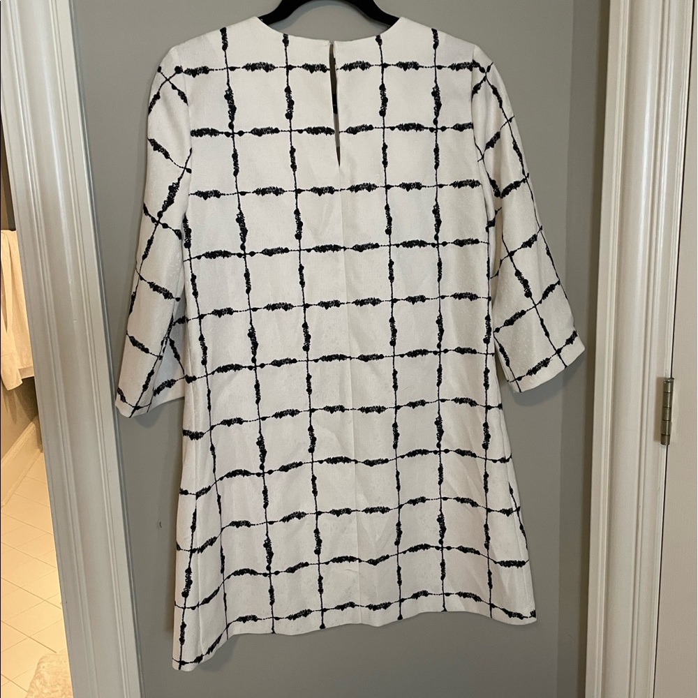 BCBG Black & White Shift Dress - size Small - Picture 4 of 6
